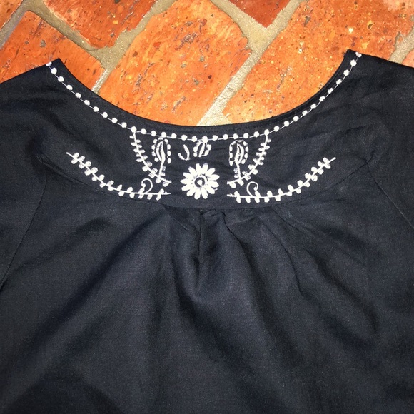 Mlle Gabrielle Ramie blend black pull over with white embroidery top szL - Picture 7 of 8